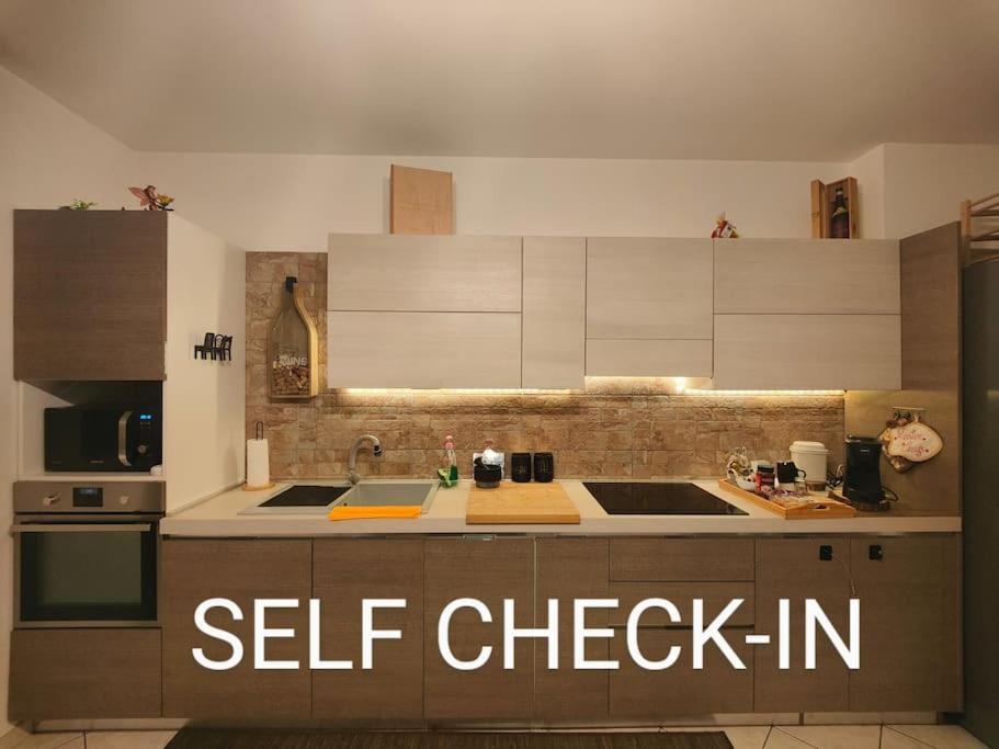 "Come A Casa" - Appartamento Gigi - Self Check In - Ospedale Humanitas - Forum Assago - Tram15 Роцано Екстериор снимка